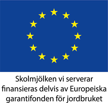 Bild med EU-flagga och texten "Skolmjölken vi serverar finansieras delvis av Europeiska garantifonden för jordbruket".