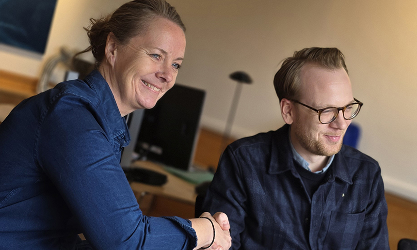 Lisa Lidén, klubbchef, IFK Värnamo, samt Tobias Pettersson, kommunstyrelsens ordförande vid undertecknandet av IOP avtalet.