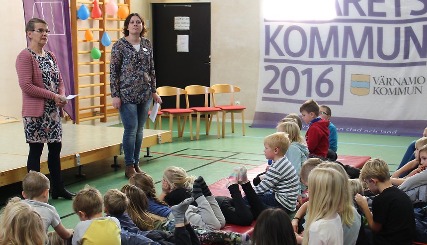 Liselotte Johansson och Susann Karlsson är rektor respektive lärare på Hångers skola och de berättade om hur skolan arbetar.