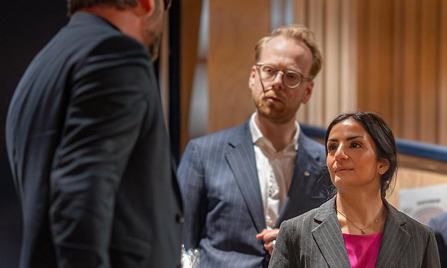 Kulturminister Parisa Liljestrand på Gummifabriken tillsammans med kommunstyrelsens ordförande Tobias Pettersson, kulturchef Lars Alkner, kulturnämndens ordförande Raymond Pettersson och regionråd Kerstin Hammar.