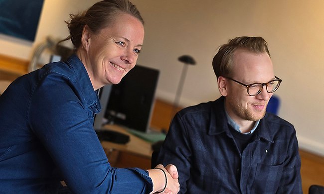 Lisa Lidén, klubbchef, IFK Värnamo, samt Tobias Pettersson, kommunstyrelsens ordförande vid undertecknandet av IOP avtalet.